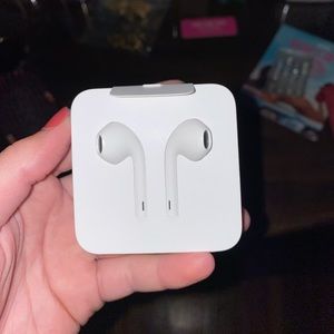 BRAND NEW APPLE HEADPHONES